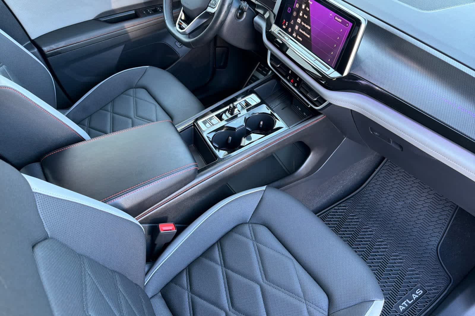 Used 2025 Volkswagen Atlas Peak Edition SE image 17