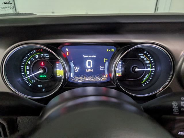Used 2023 Jeep Wrangler Unlimited w/ Sun & Screen Package AWD/4WD image 15