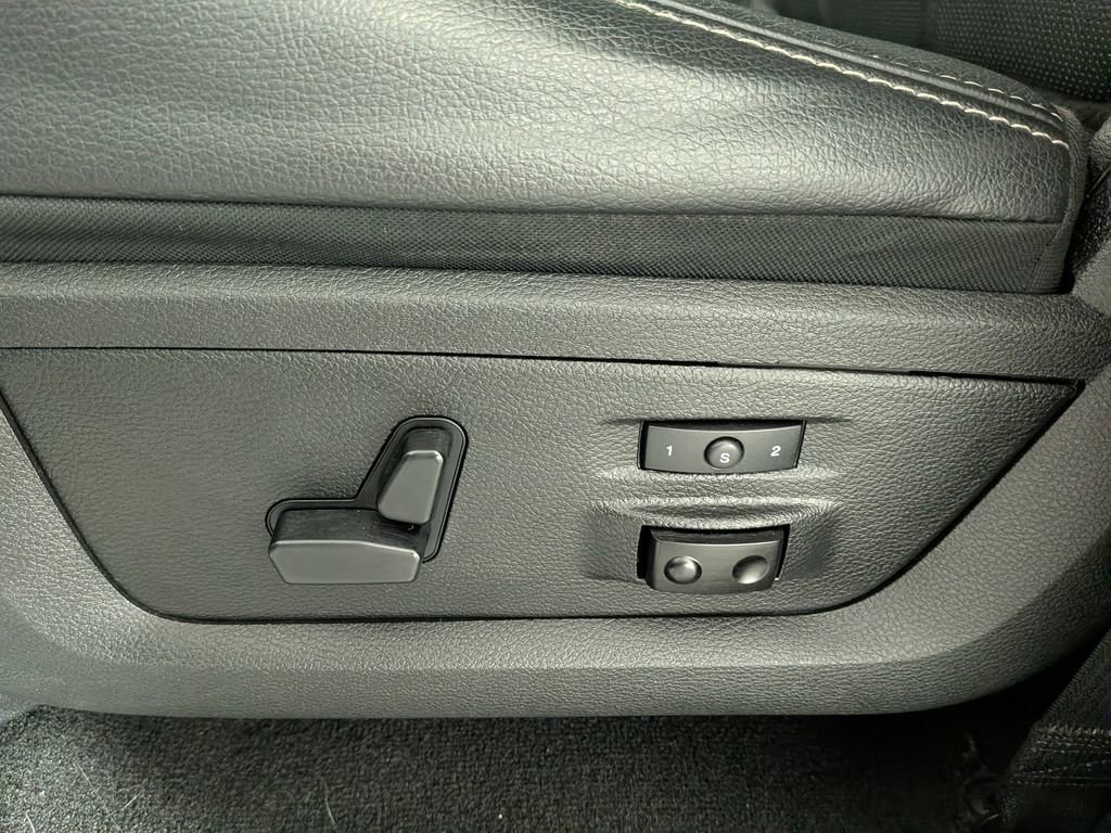 Used 2017 RAM 1500 Laramie w/ Convenience Group image 17