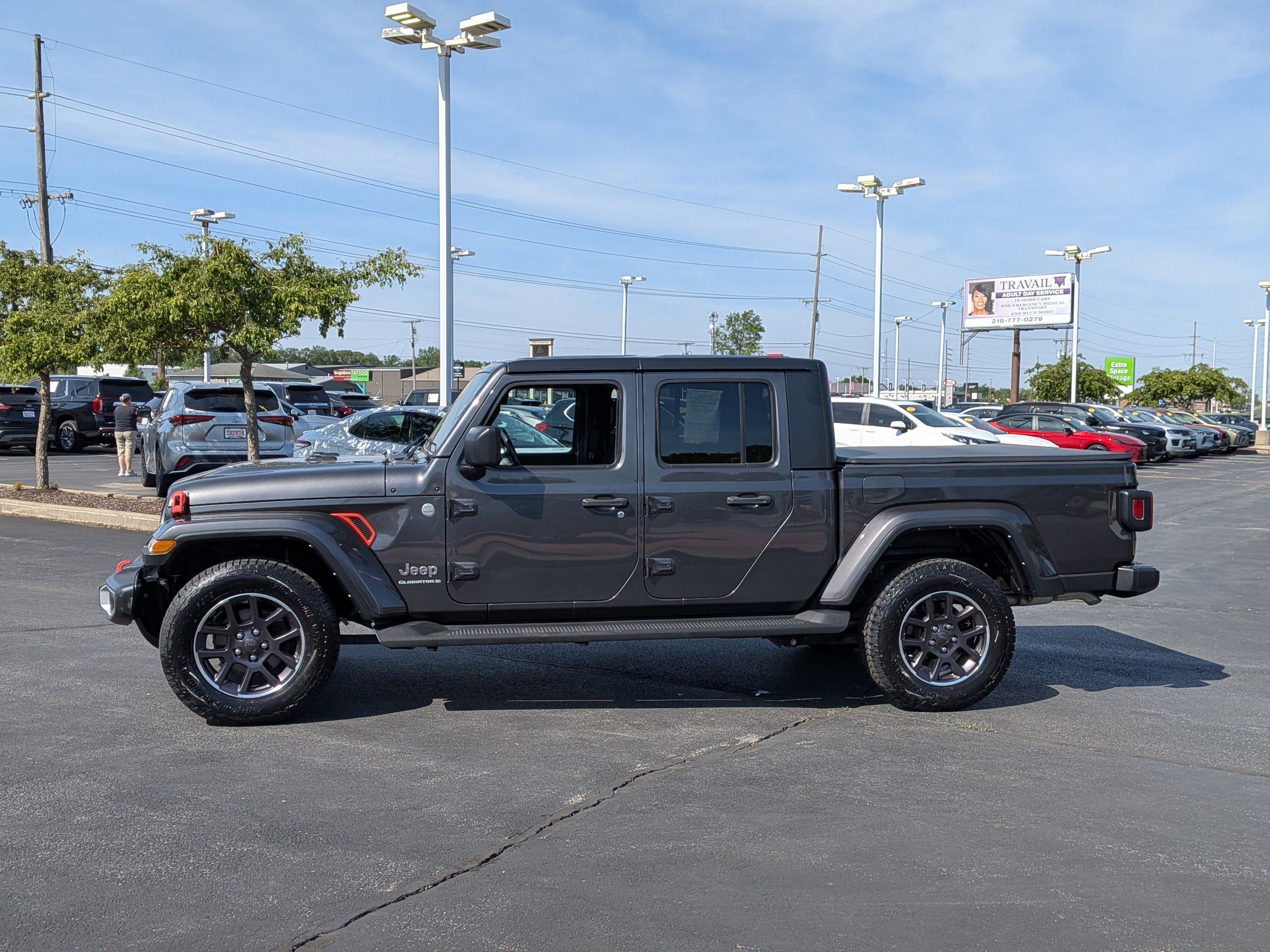 Used 2023 Jeep Gladiator Overland AWD/4WD image 5