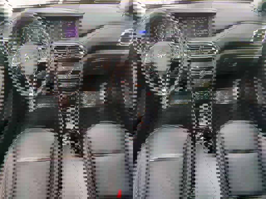 Used 2018 INFINITI QX30 ESSENTIAL image 14