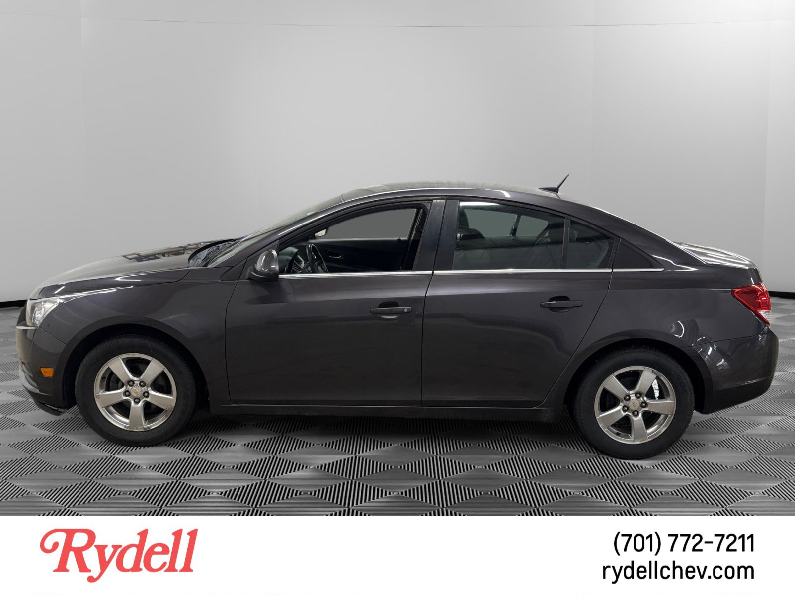 Used 2011 Chevrolet Cruze LT FWD image 2