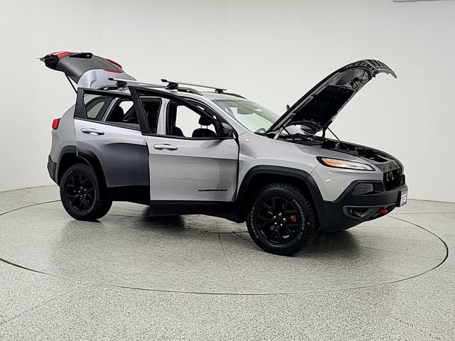 Used 2015 Jeep Cherokee Trailhawk w/ Cold Weather Group AWD/4WD image 10