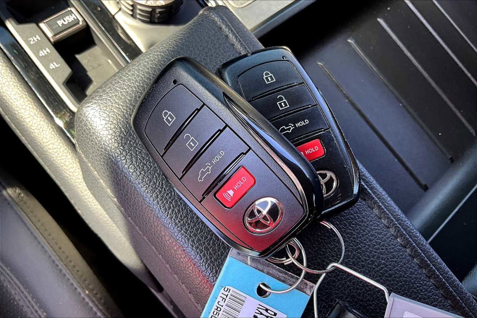 Used 2024 Toyota Tundra Limited image 12