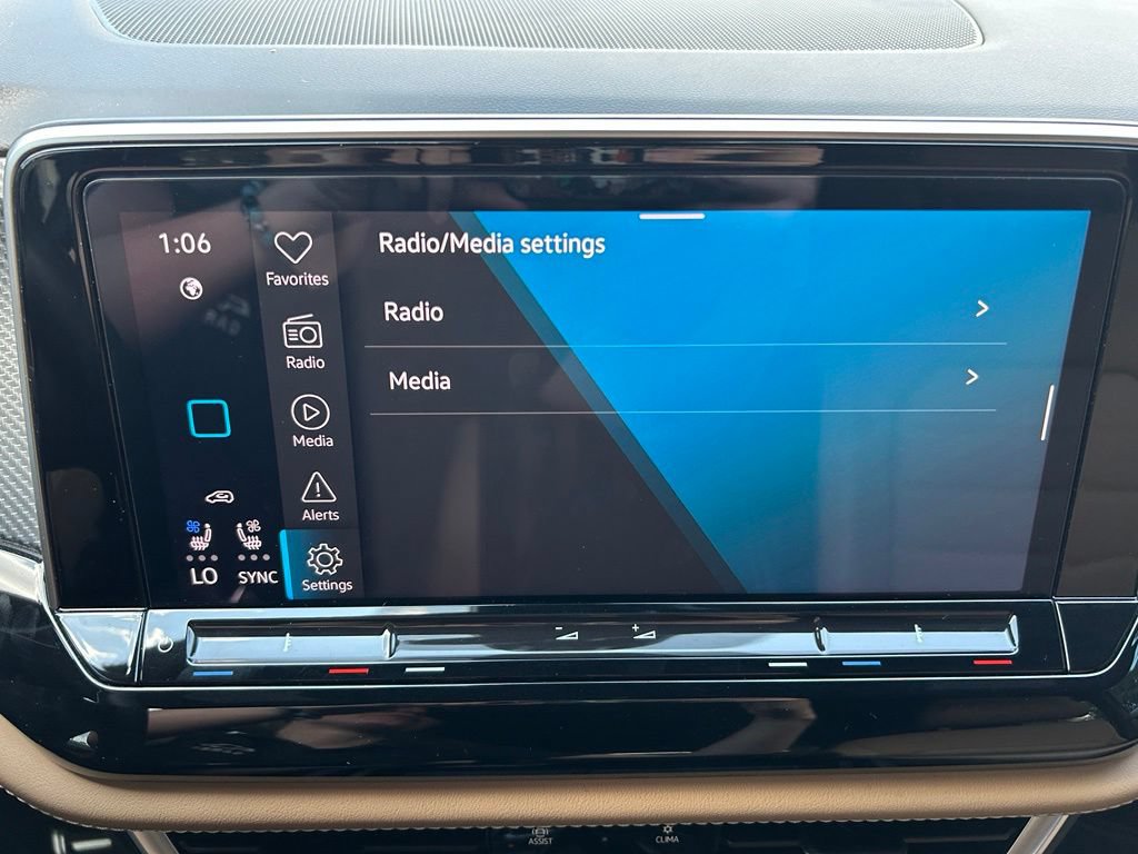 Used 2024 Volkswagen Atlas Cross Sport SEL R-Line AWD/4WD image 32