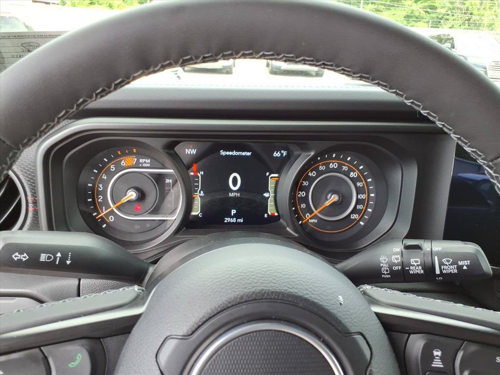 Used 2025 Jeep Wrangler Unlimited Rubicon AWD/4WD image 17