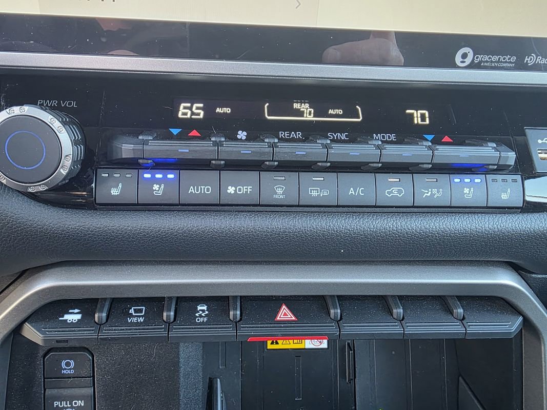 Used 2024 Toyota Sequoia Limited image 32