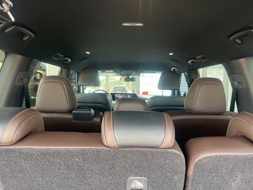Used 2025 Nissan Armada SL image 30