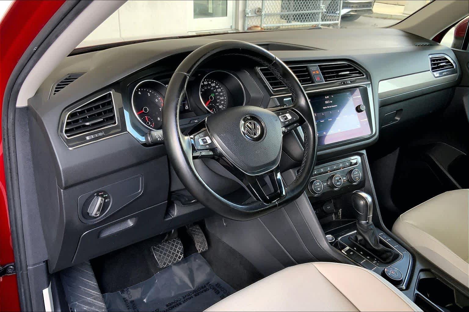 Used 2019 Volkswagen Tiguan SE w/ Panoramic Sunroof Package AWD/4WD image 18