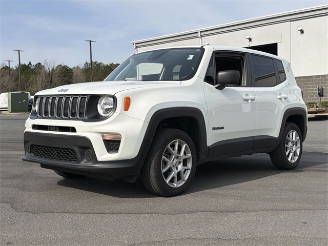 Used 2023 Jeep Renegade Latitude image 2