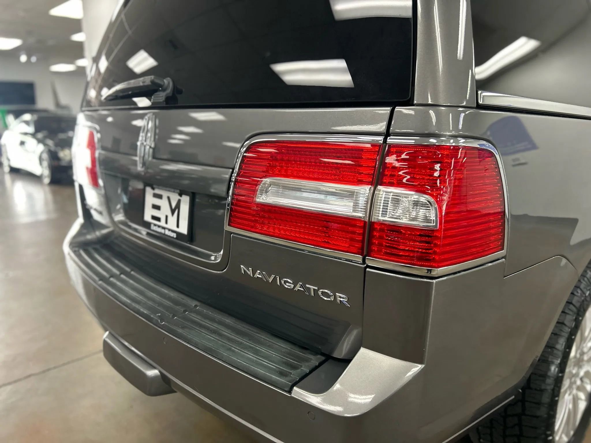 Used 2011 Lincoln Navigator 2WD image 29