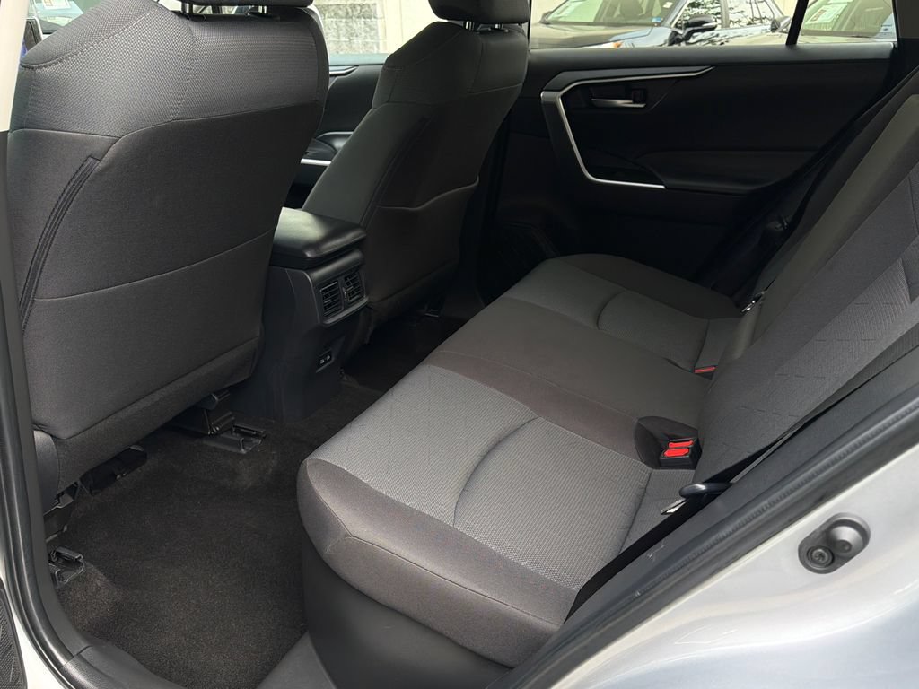 Used 2025 Toyota RAV4 XLE AWD/4WD image 17
