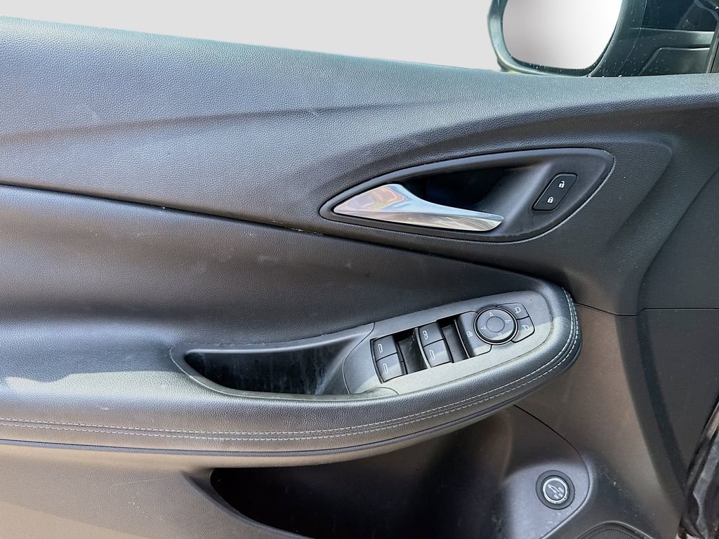 Used 2021 Buick Encore GX Select w/ Sport Touring Package FWD image 9