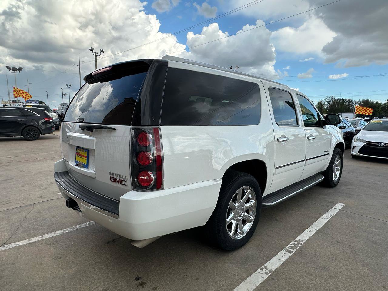 Used 2014 GMC Yukon XL Denali image 5