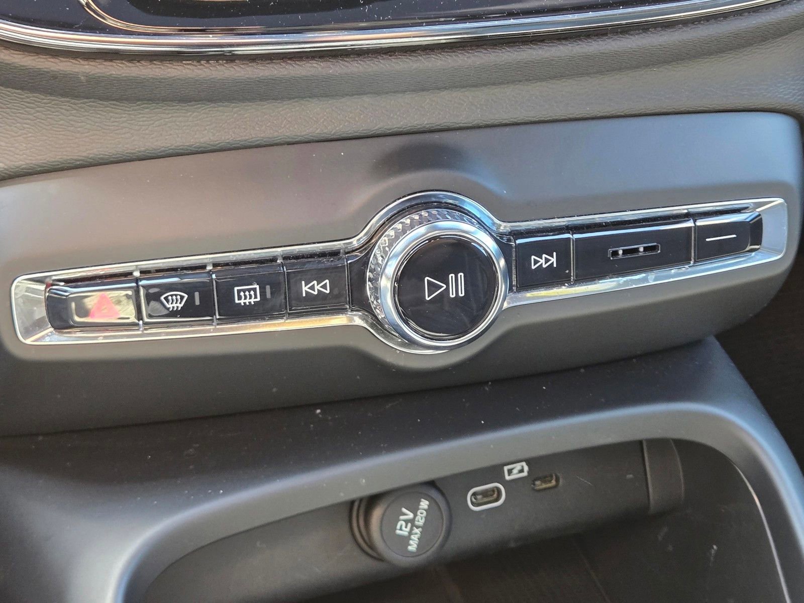 Certified 2023 Volvo C40 P8 Recharge Plus w/ Protection Package Premier AWD/4WD image 22