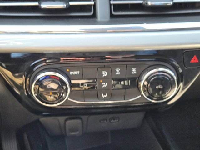 Used 2025 Chevrolet Trax LT image 23
