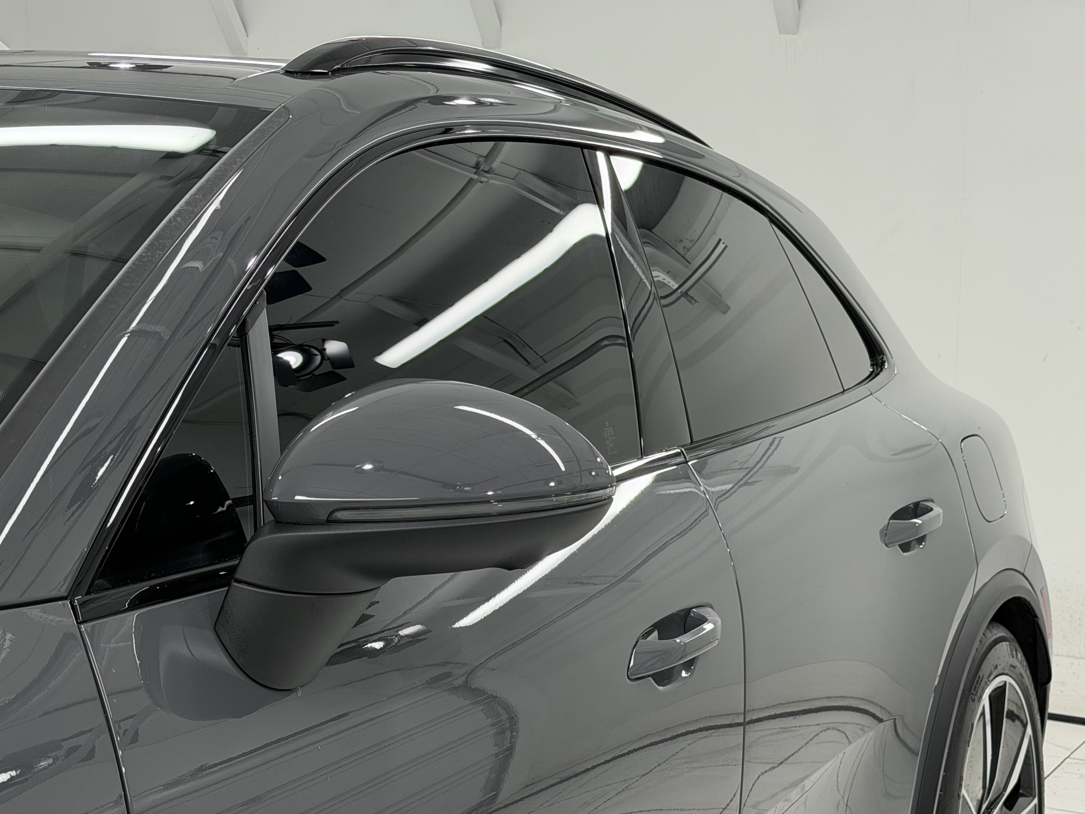 Used 2025 Porsche Macan 4S Electric AWD/4WD image 19