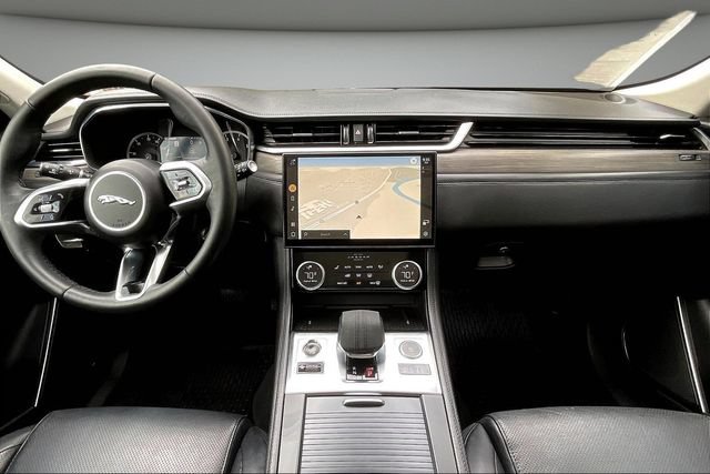 Used 2023 Jaguar F-PACE S AWD/4WD image 9