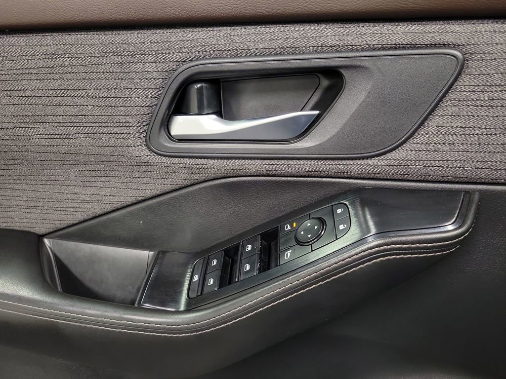 Used 2021 Nissan Rogue SV image 18