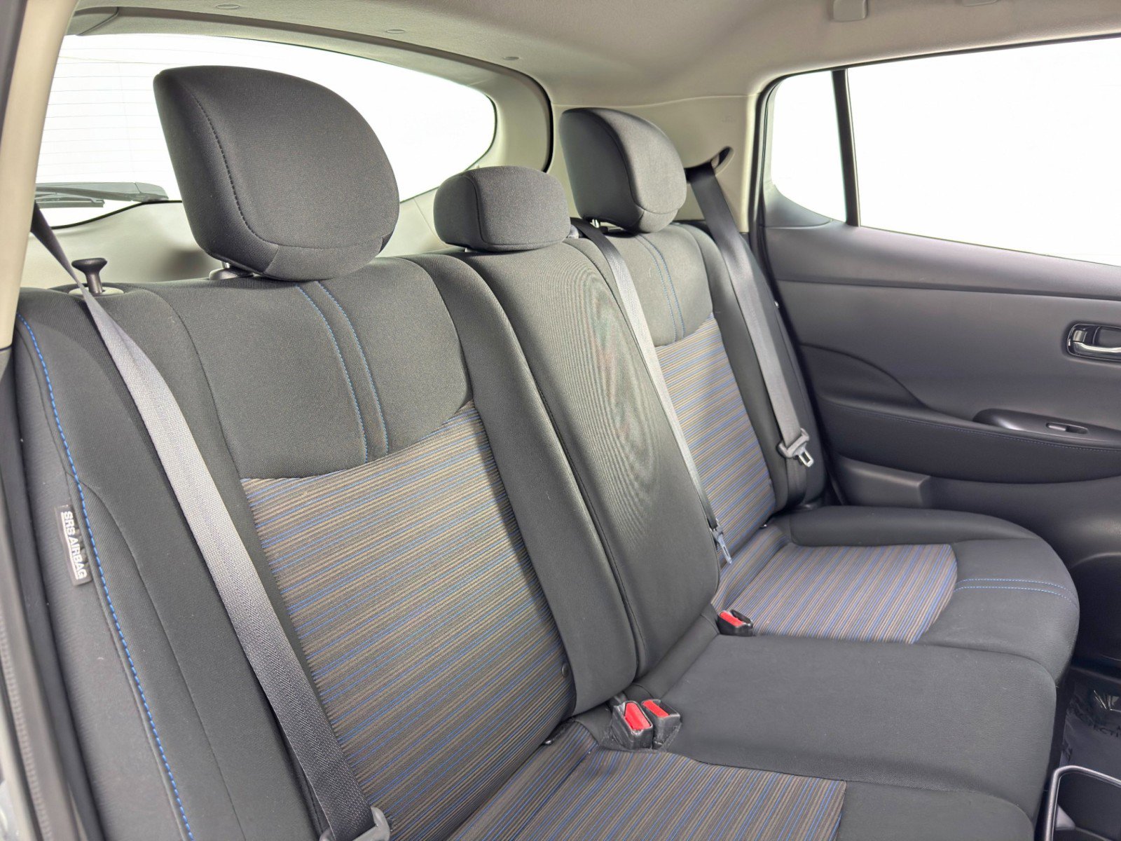 Used 2025 Nissan Leaf S image 30