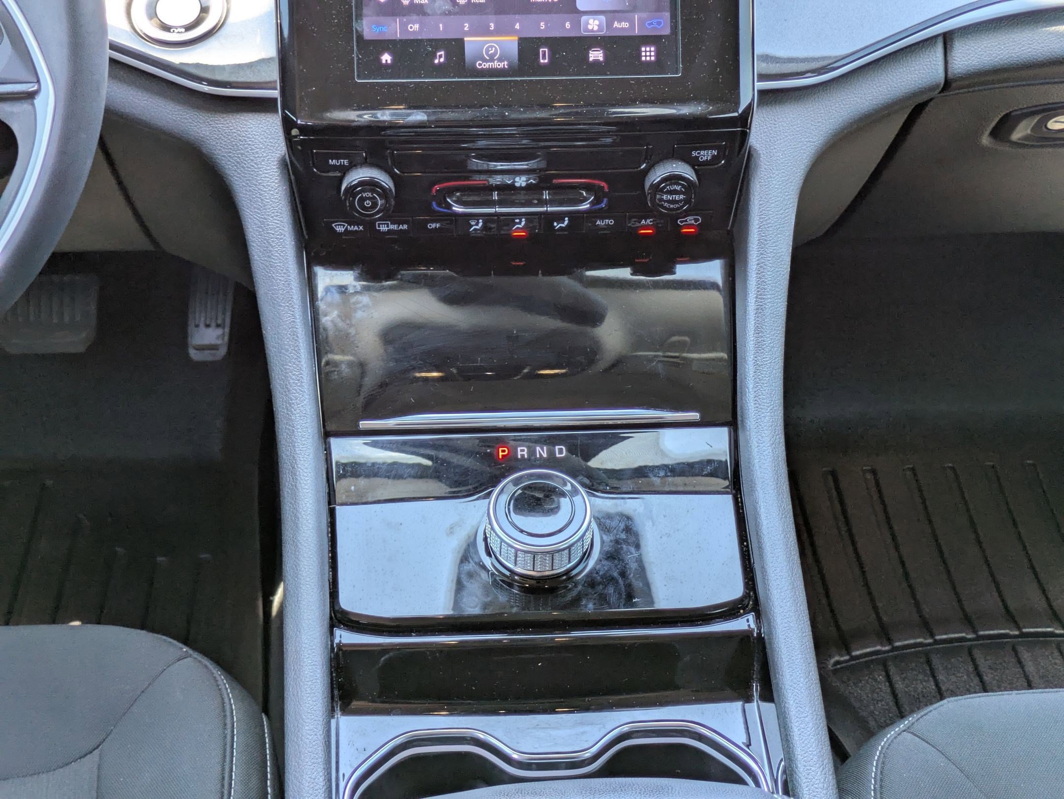 Used 2023 Jeep Grand Cherokee Laredo image 18