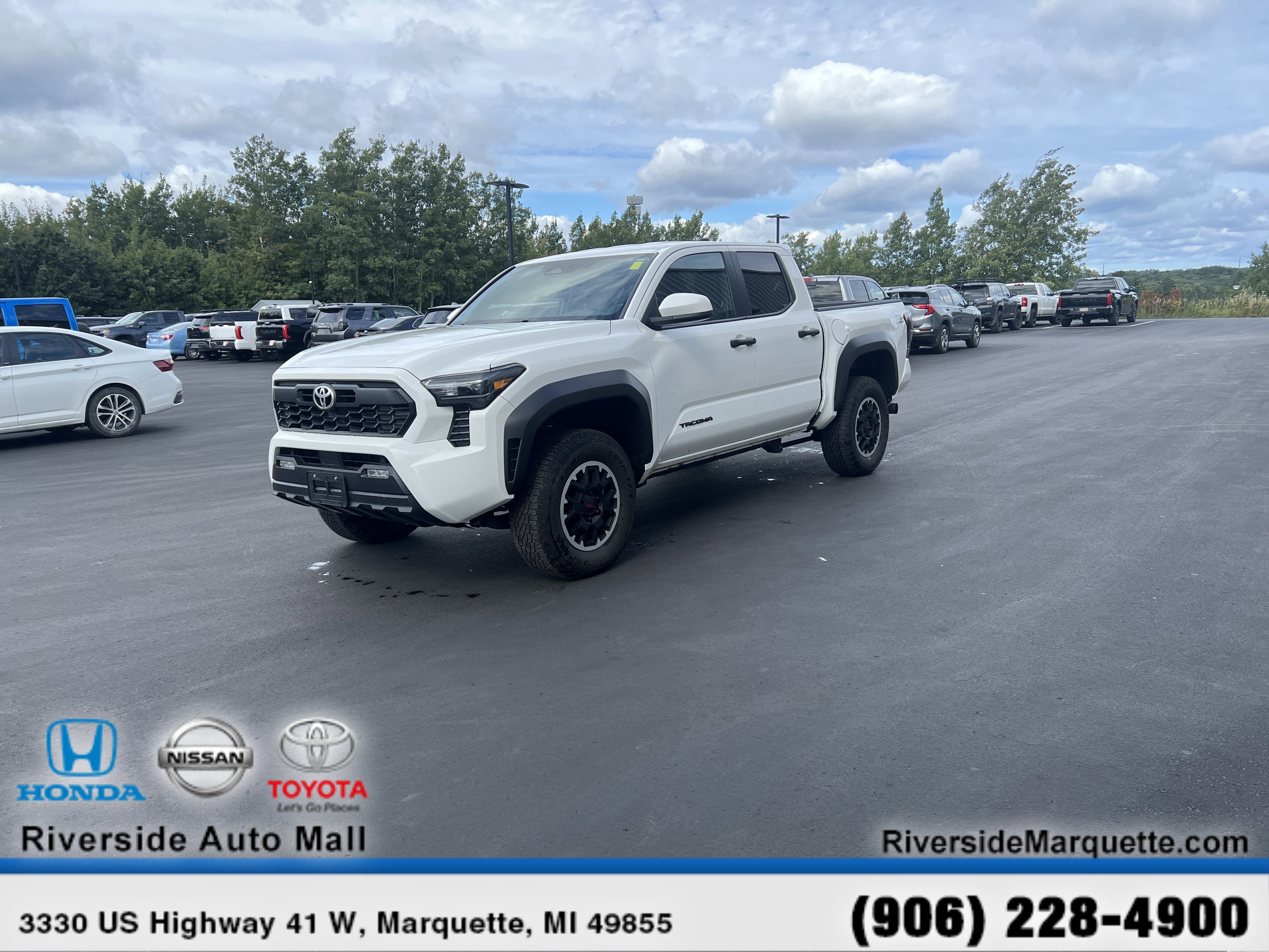 Used 2024 Toyota Tacoma TRD Off-Road image 3