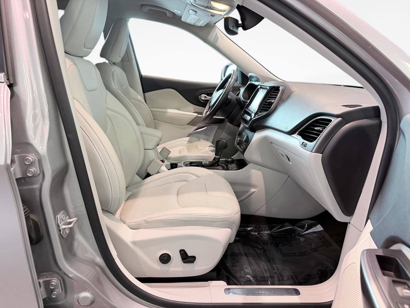 Used 2019 Jeep Cherokee Limited AWD/4WD image 28