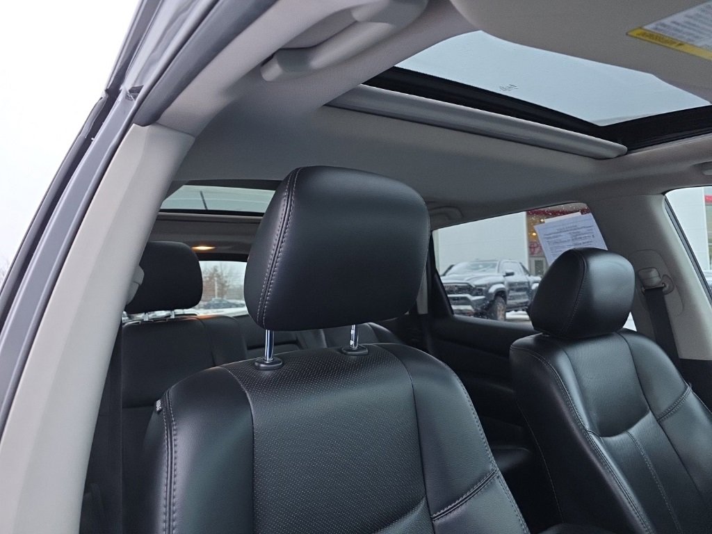 Used 2015 Nissan Pathfinder Platinum image 10