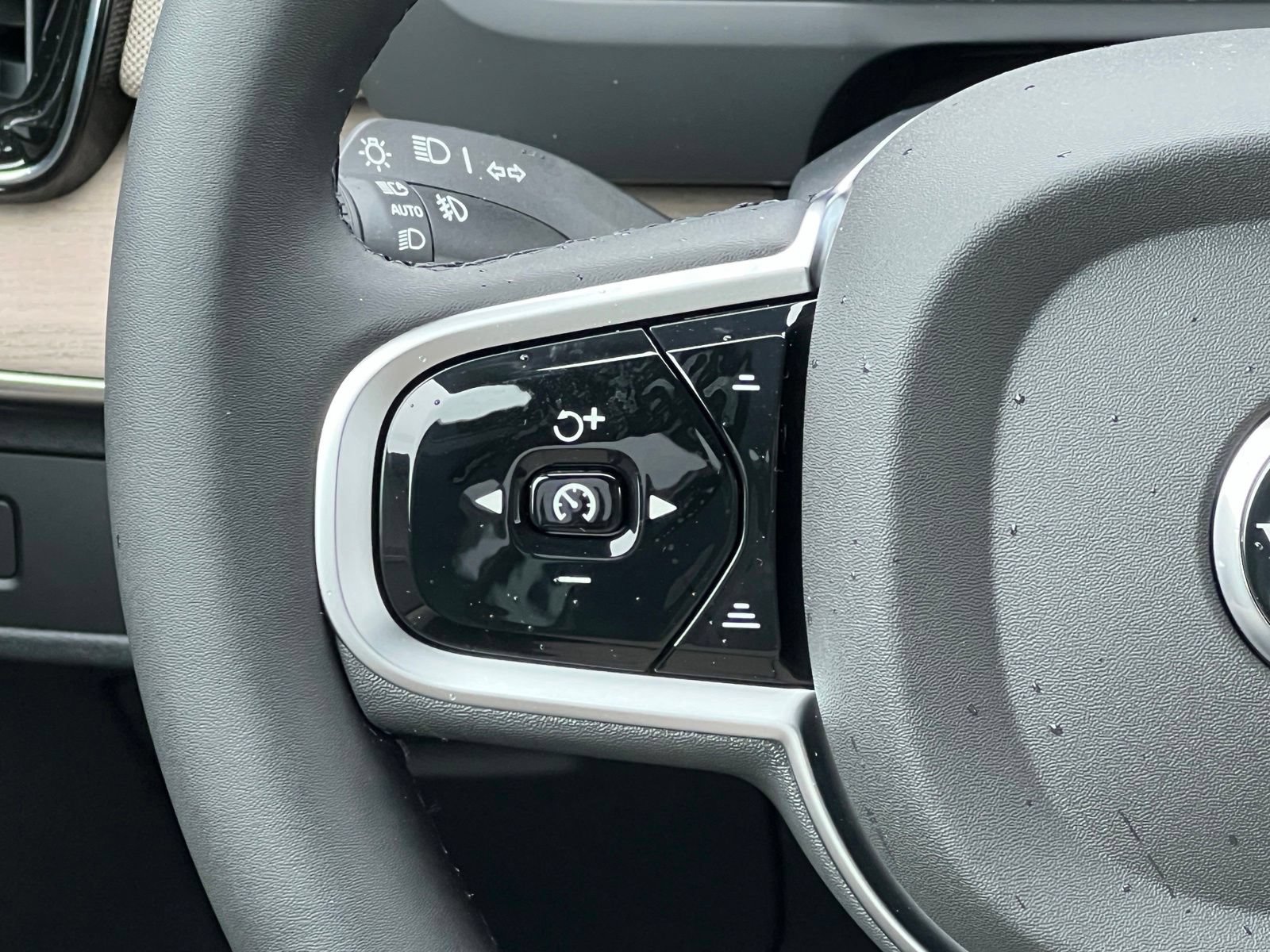 New 2027 Volvo XC60 B5 Core AWD/4WD image 32