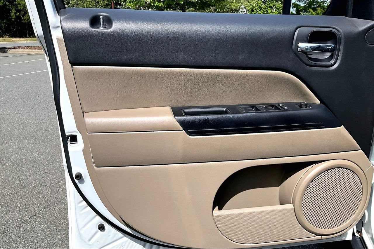 Used 2015 Jeep Patriot High Altitude FWD image 24