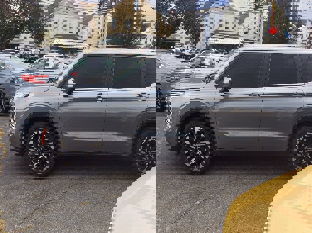 Used 2023 Mitsubishi Outlander SE image 13