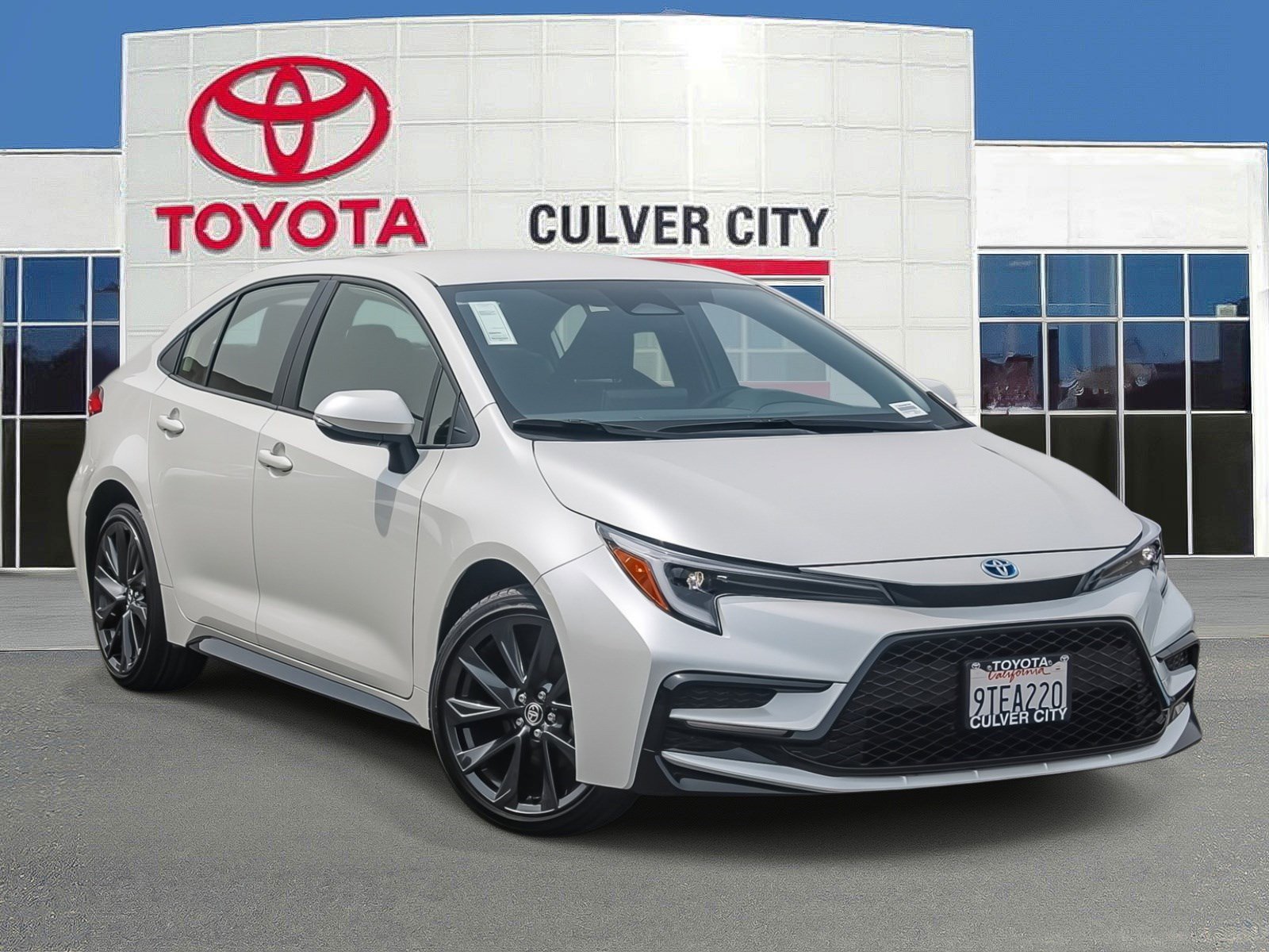 Used 2025 Toyota Corolla SE w/ Convenience Package image 1