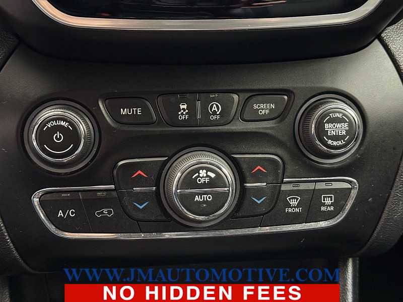 Used 2020 Jeep Cherokee Limited image 24