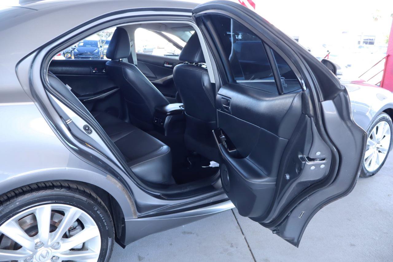 Used 2016 Lexus IS 200t RWD image 34