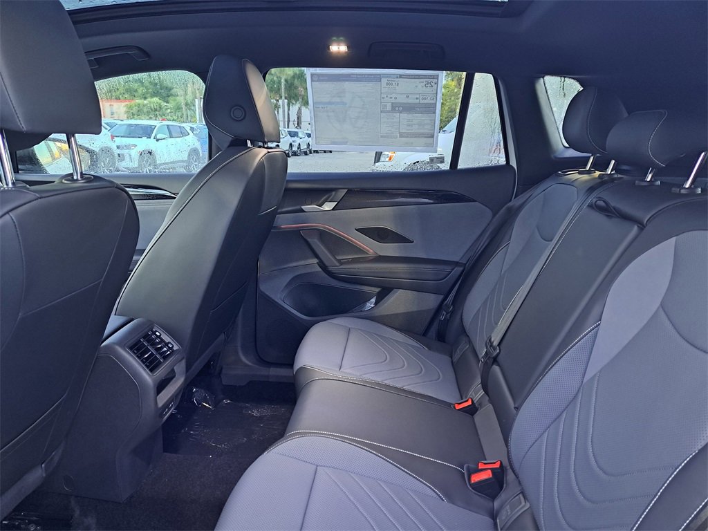 New 2026 Volkswagen Tiguan SE R-Line image 5