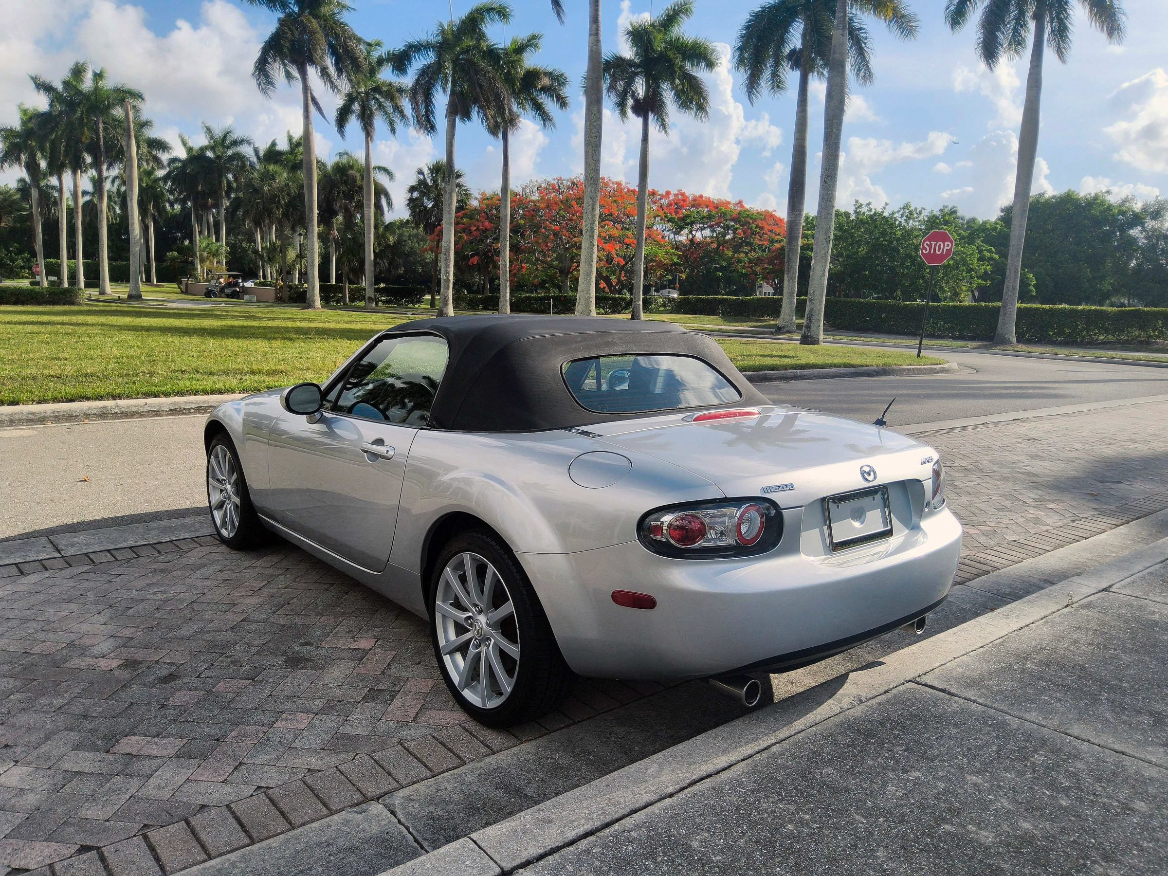 Used 2006 MAZDA MX-5 Miata Grand Touring RWD image 32