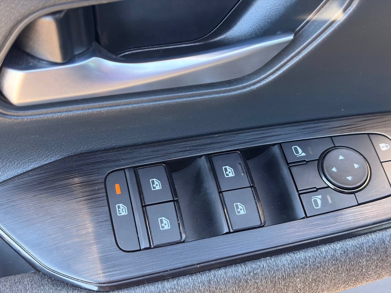 Certified 2025 Nissan Kicks SV w/ Interior Electronics Package FWD image 22