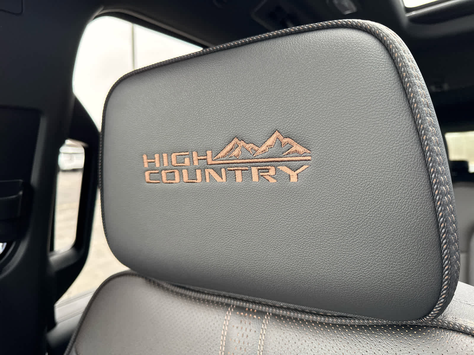 New 2026 Chevrolet Suburban High Country image 36