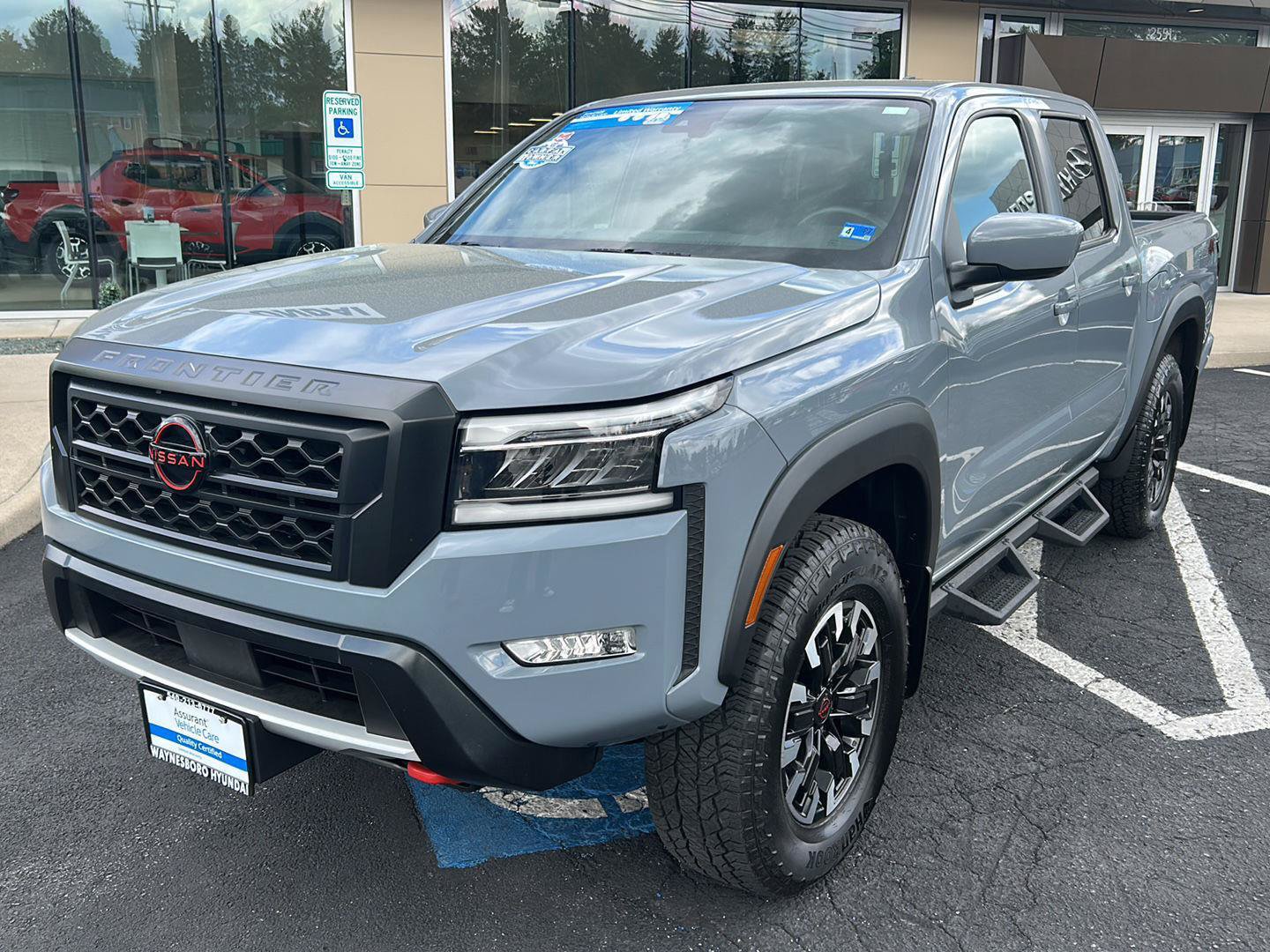 Used 2024 Nissan Frontier PRO-4X w/ Technology Package AWD/4WD image 2