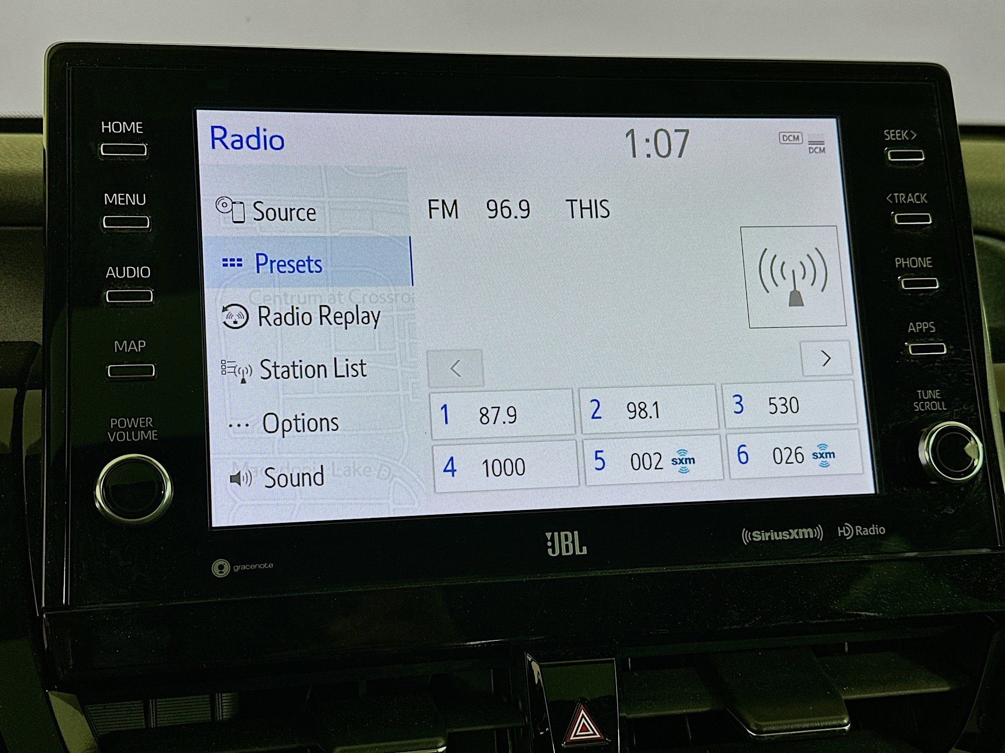 Used 2021 Toyota Camry XLE w/ Navigation Upgrade Package image 21