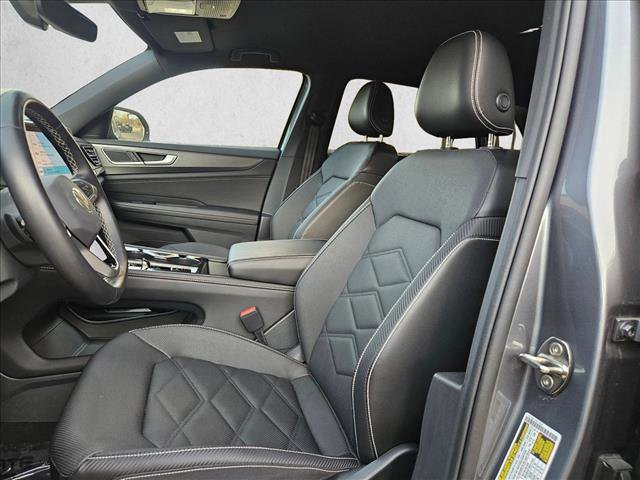 Used 2025 Volkswagen Atlas Cross Sport SE image 16