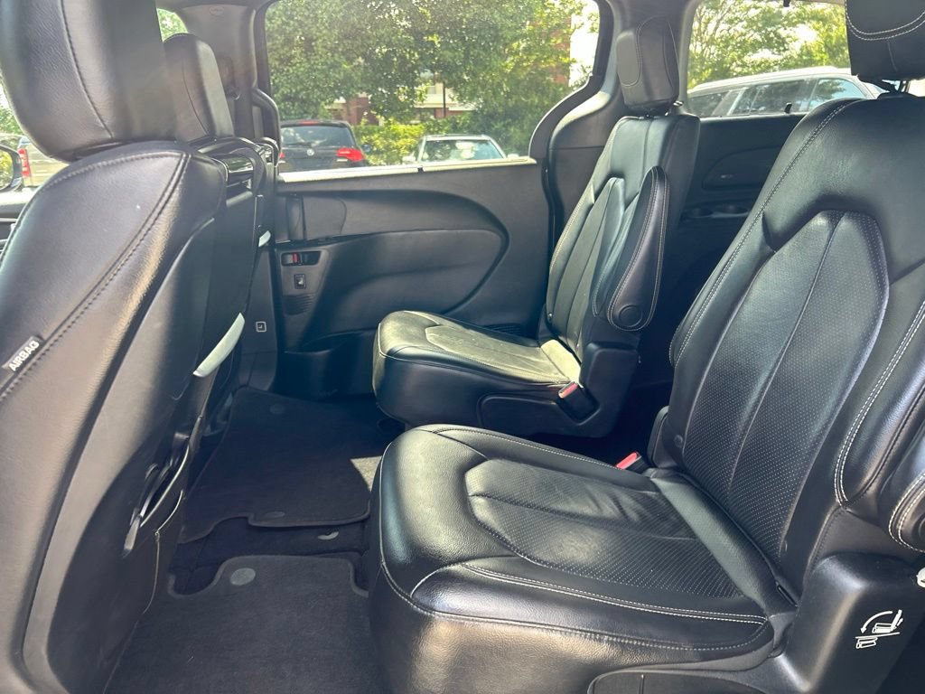 Used 2018 Chrysler Pacifica Touring-L Plus w/ S Appearance Package FWD image 21