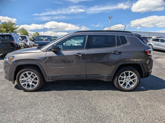 Used 2023 Jeep Compass Latitude AWD/4WD image 8