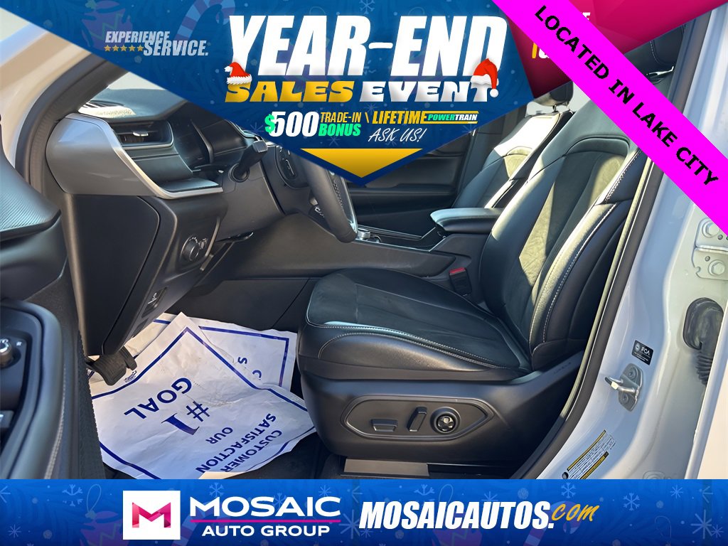 Used 2024 Jeep Grand Cherokee Altitude image 24