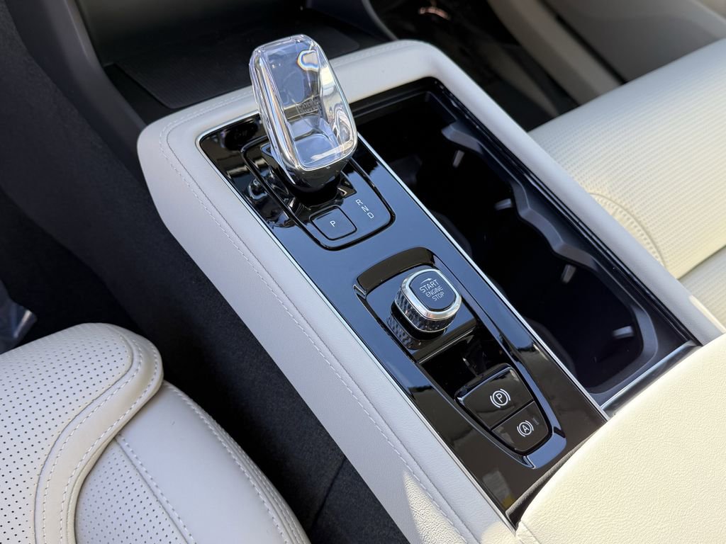 New 2026 Volvo XC90 B6 Ultra image 25