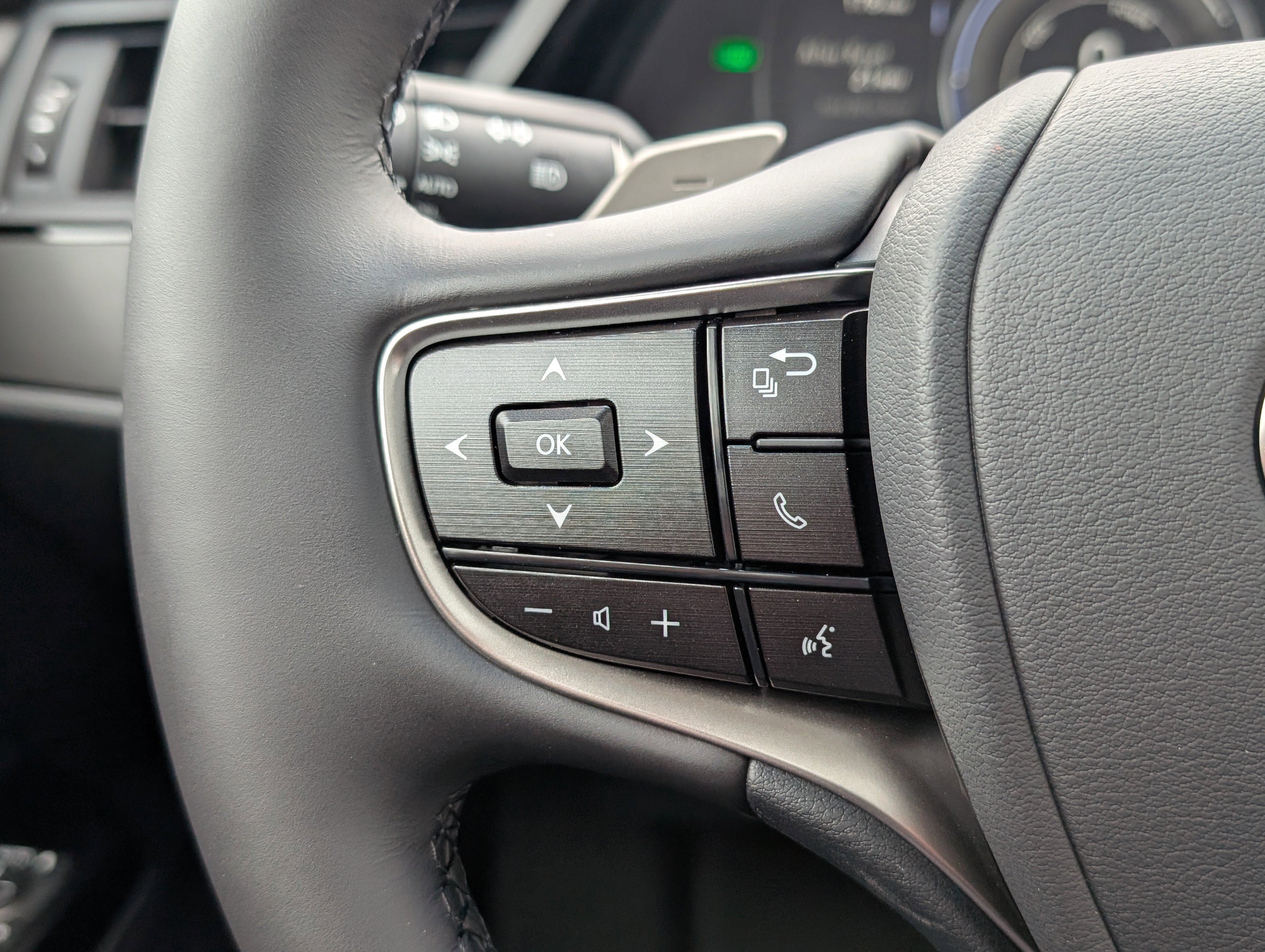 Certified 2025 Lexus ES 300h w/ Premium Package image 23