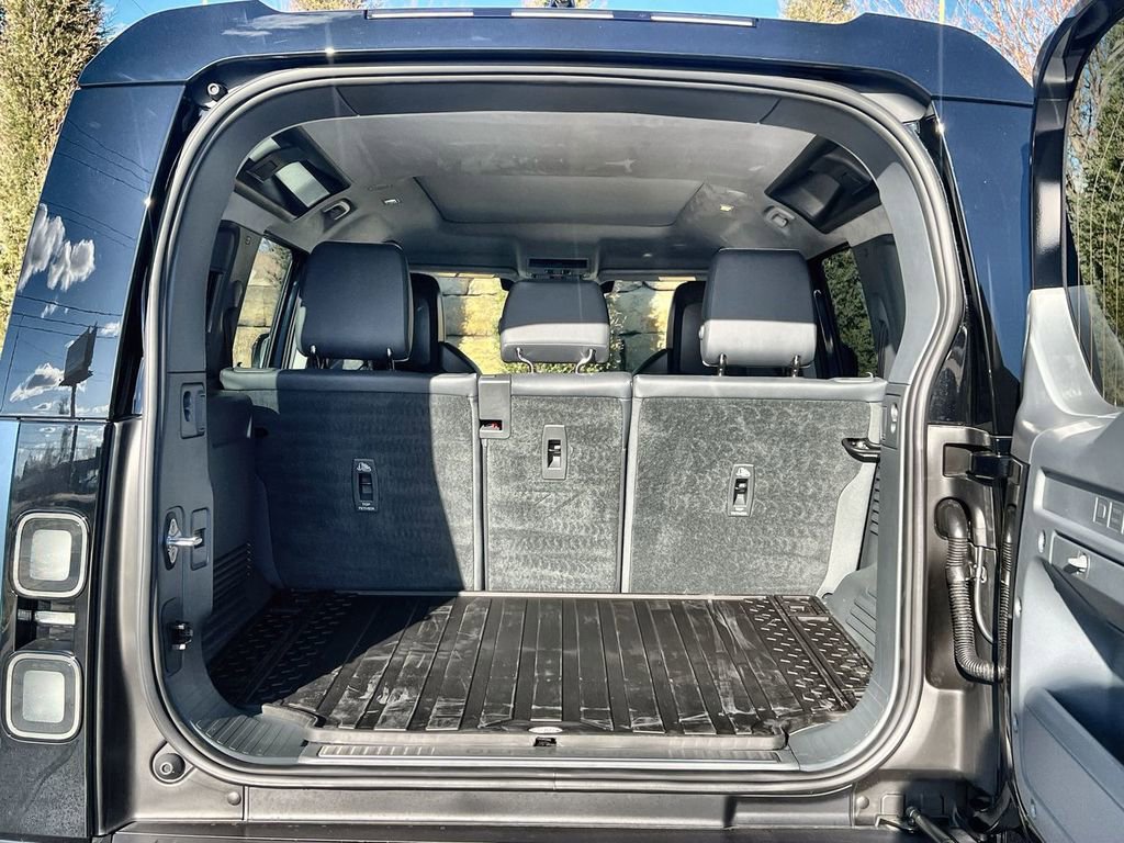 New 2026 Land Rover Defender 110 image 18