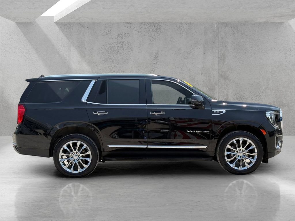 Used 2022 GMC Yukon SLT w/ SLT Premium Package AWD/4WD image 4