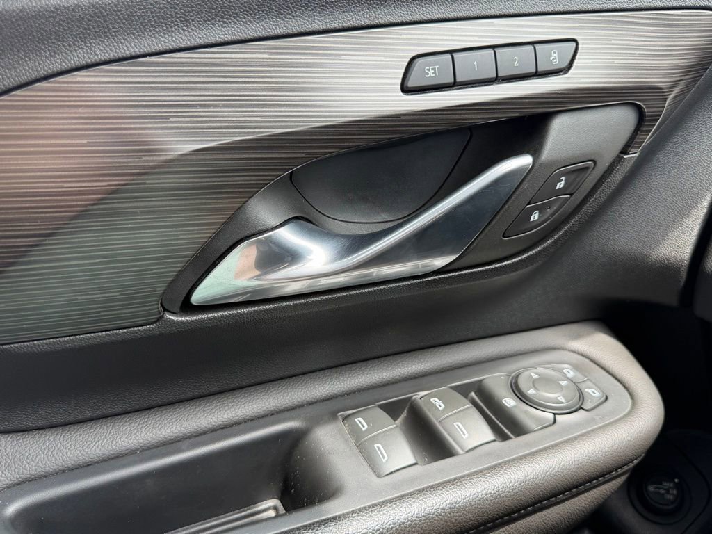 Used 2023 GMC Terrain SLT w/ Infotainment Package II AWD/4WD image 19