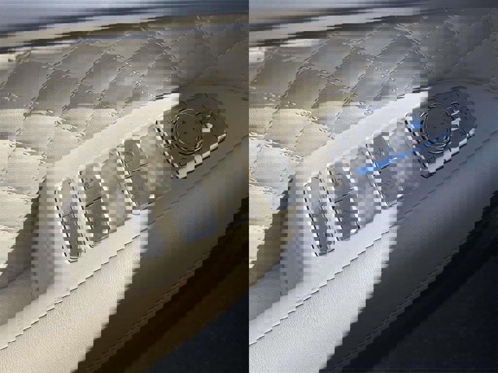 Used 2025 Genesis G70 3.3T Advanced w/ Sport Prestige Package image 16